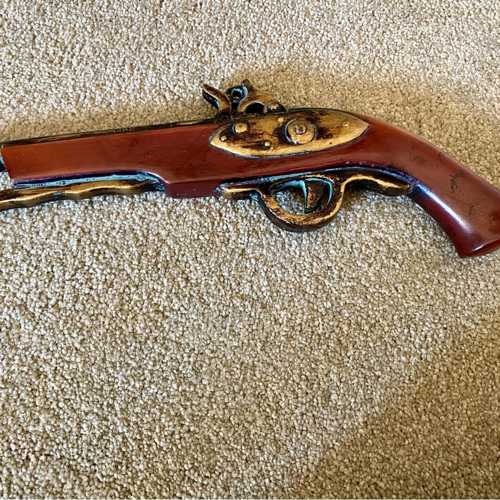 Vintage Style Decorative Pistol in Red and Black - Picture 2 of 6